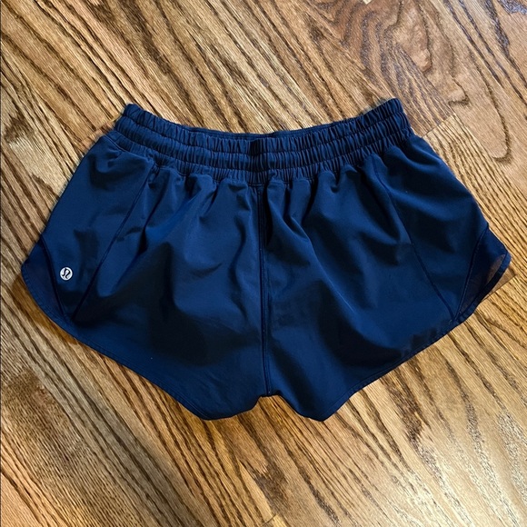 Lululemon 2.5 Hotty Hot Shorts - Picture 2 of 3